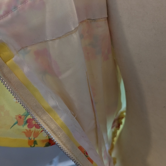 Vintage 1970s yellow prairie dress - Picture 4 of 4